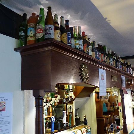 The Sun Inn Englefield Green Экстерьер фото