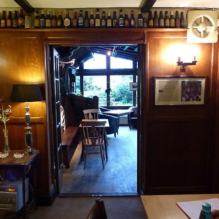 The Sun Inn Englefield Green Экстерьер фото
