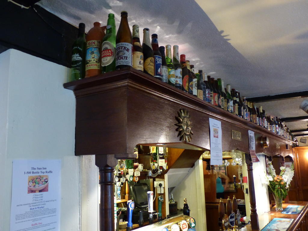 The Sun Inn Englefield Green Экстерьер фото