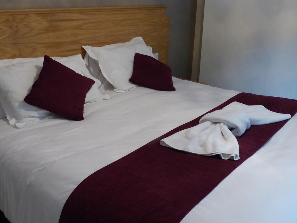 The Sun Inn Englefield Green Номер фото
