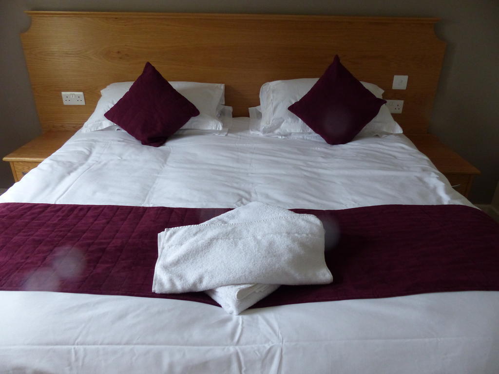 The Sun Inn Englefield Green Номер фото